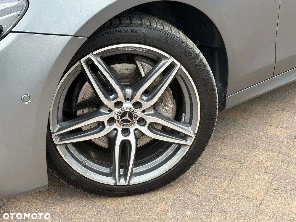 Mercedes-Benz Klasa E 220 d 4-Matic 9G-TRONIC - 15