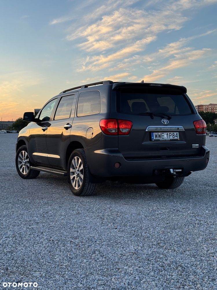 Toyota Sequoia - 8