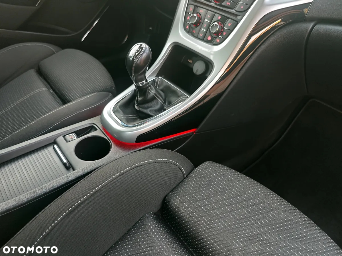 Opel Astra IV 1.4 T Cosmo - 13