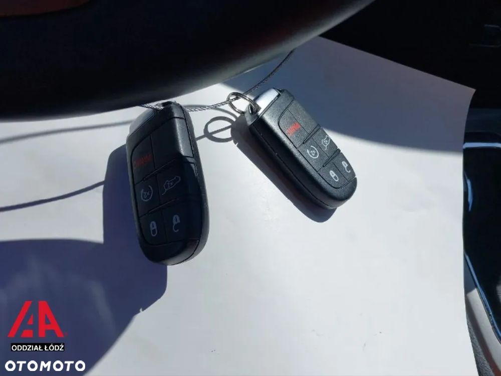 Jeep Grand Cherokee - 12