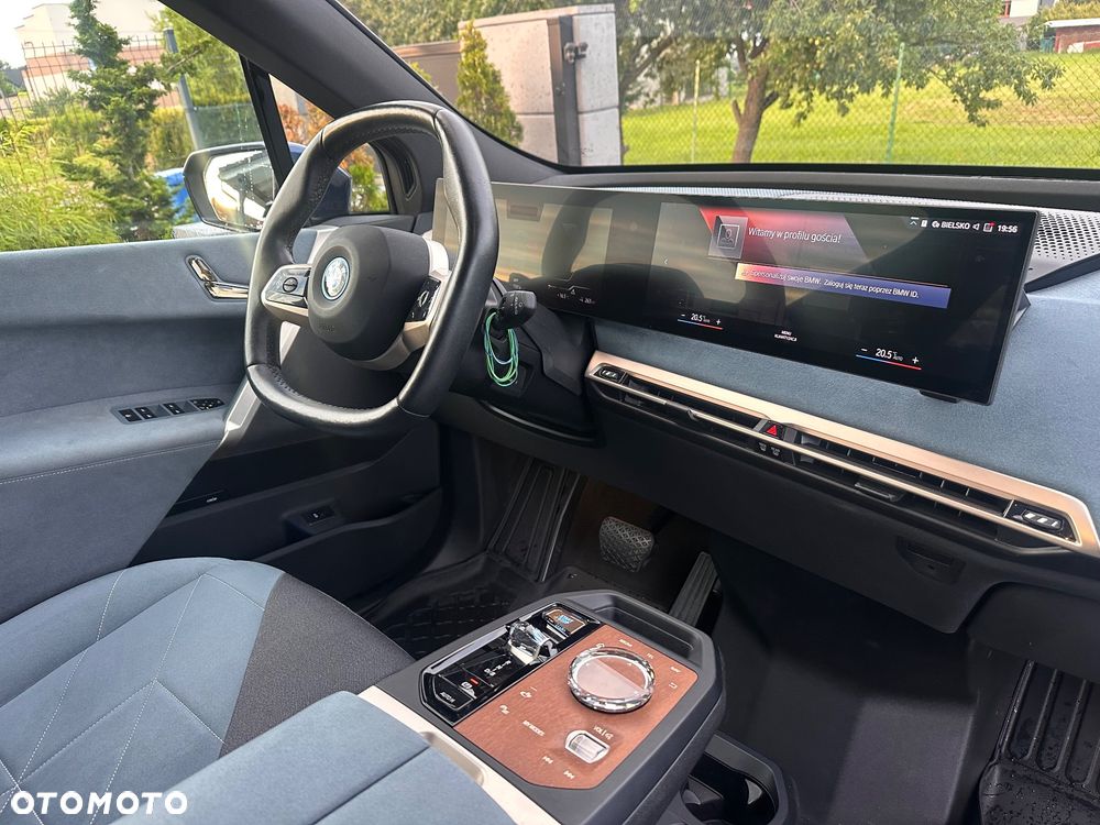BMW iX xDrive40 76.6kWh Signature - 22