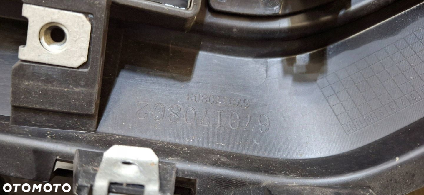KRATKA ŚRODKOWA ZDERZAKA PRZÓD MASERATI GRECALE 22-25 670170802 ZAMIENNIK N - 7