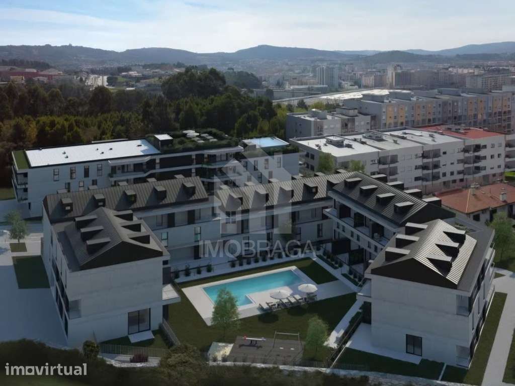 APARTAMENTO T0+2 DUPLEX COM VARANDA, PISCINA E GARAGEM | SETE FONTE... - Grande imagem: 2/12