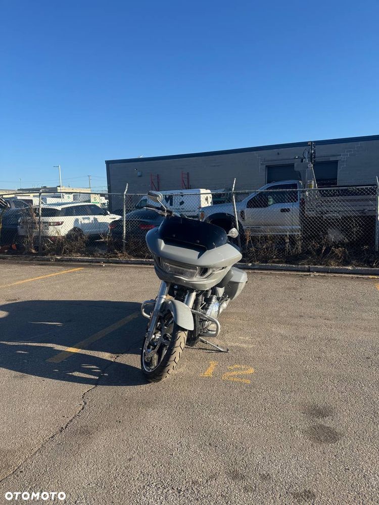 Harley-Davidson Touring Road Glide - 2