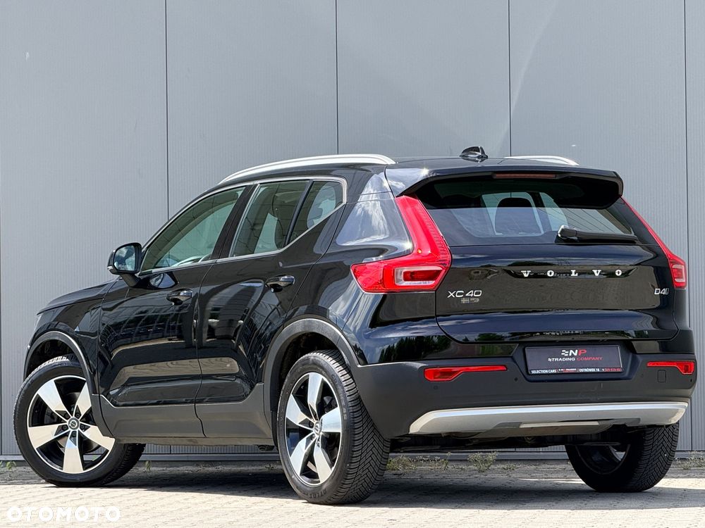 Volvo XC 40 D4 AWD Geartronic Momentum Pro - 34
