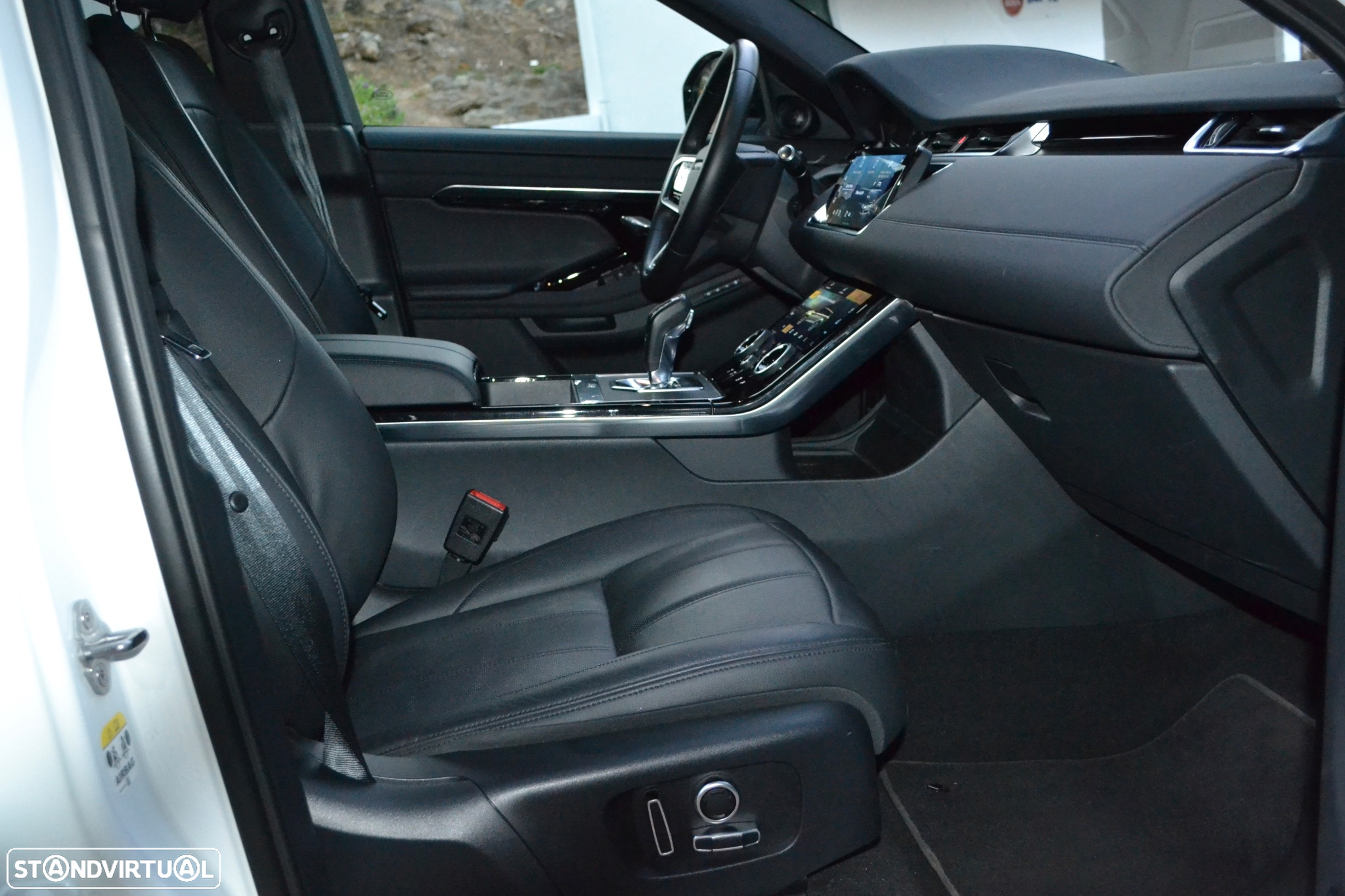Land Rover Range Rover Evoque 1.5 P300e AWD SE Auto - 22