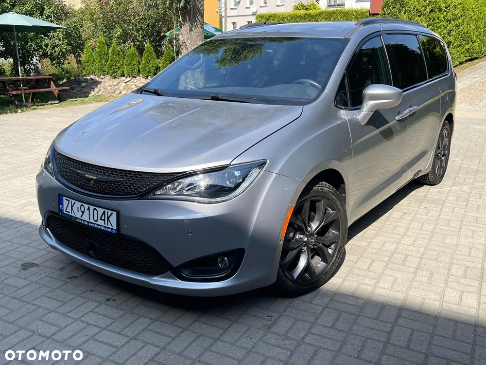Chrysler Pacifica - 4