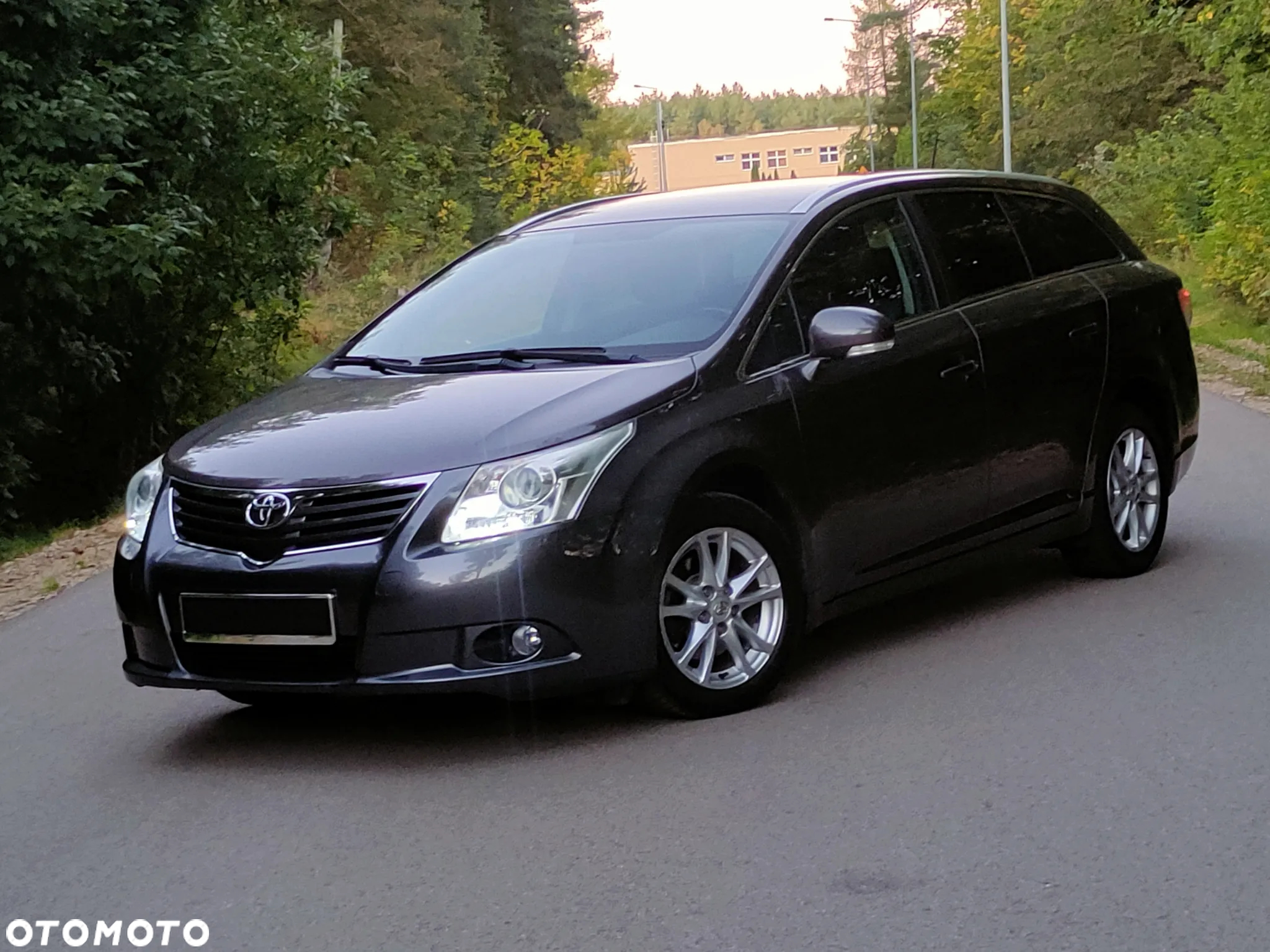 Toyota Avensis 1.8 Sol plus NAVI - 2