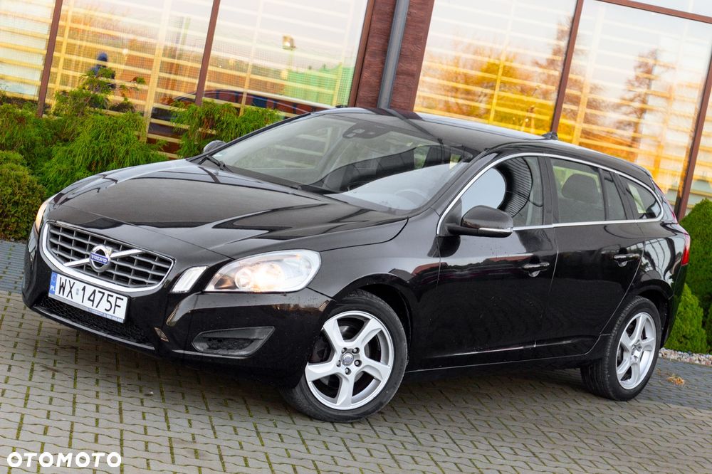 Volvo V60 T3 Momentum - 1