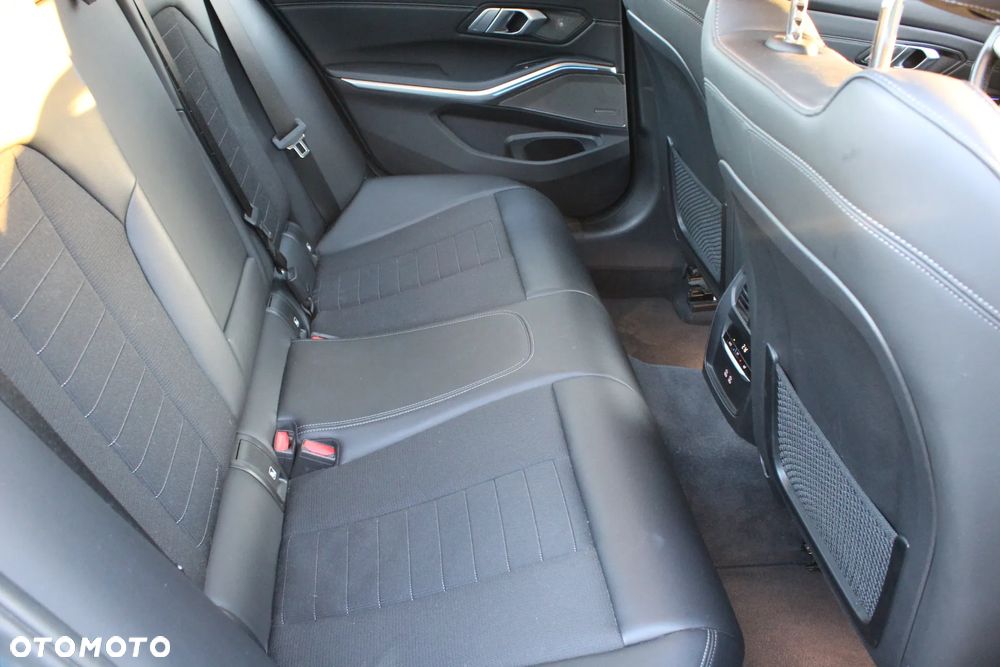 BMW Seria 3 318d Sport Line - 21