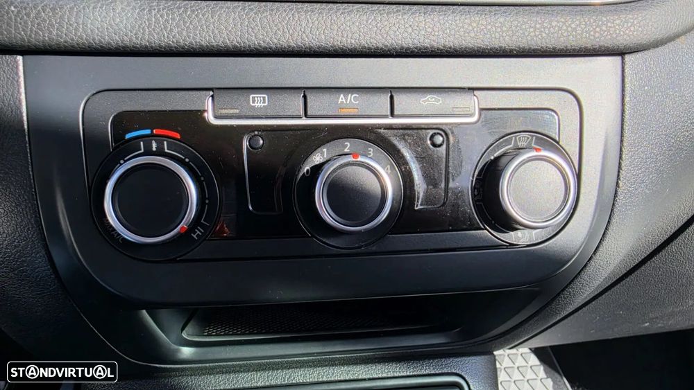 VW Tiguan 2.0 TDi Sport BlueMotion - 11