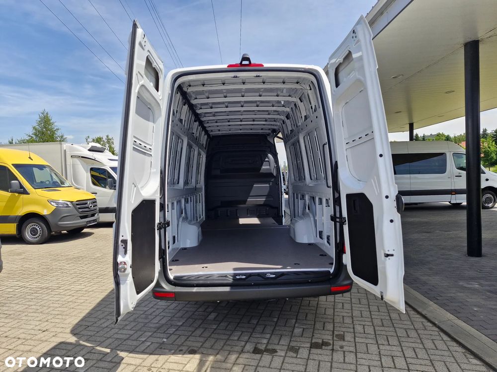 Mercedes-Benz Sprinter - 10
