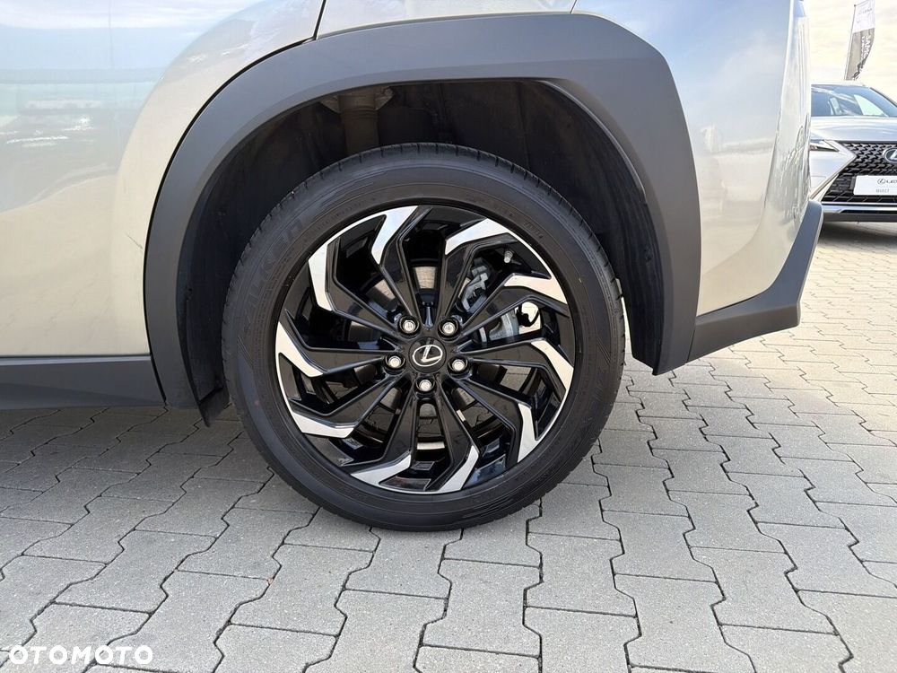 Lexus UX - 9