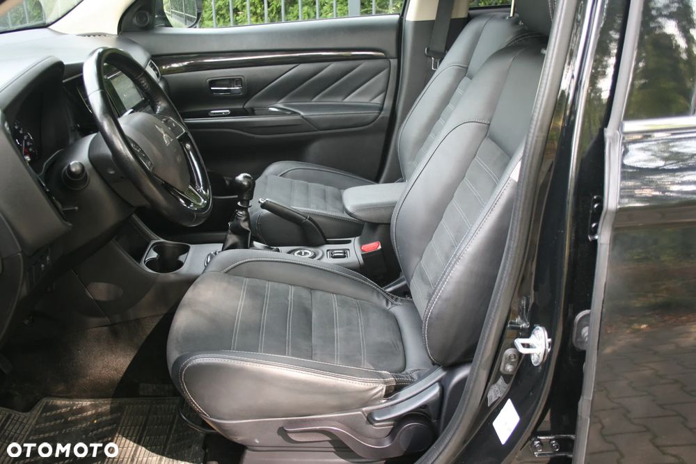 Mitsubishi Outlander 2.2 DID Intense + 4WD - 37