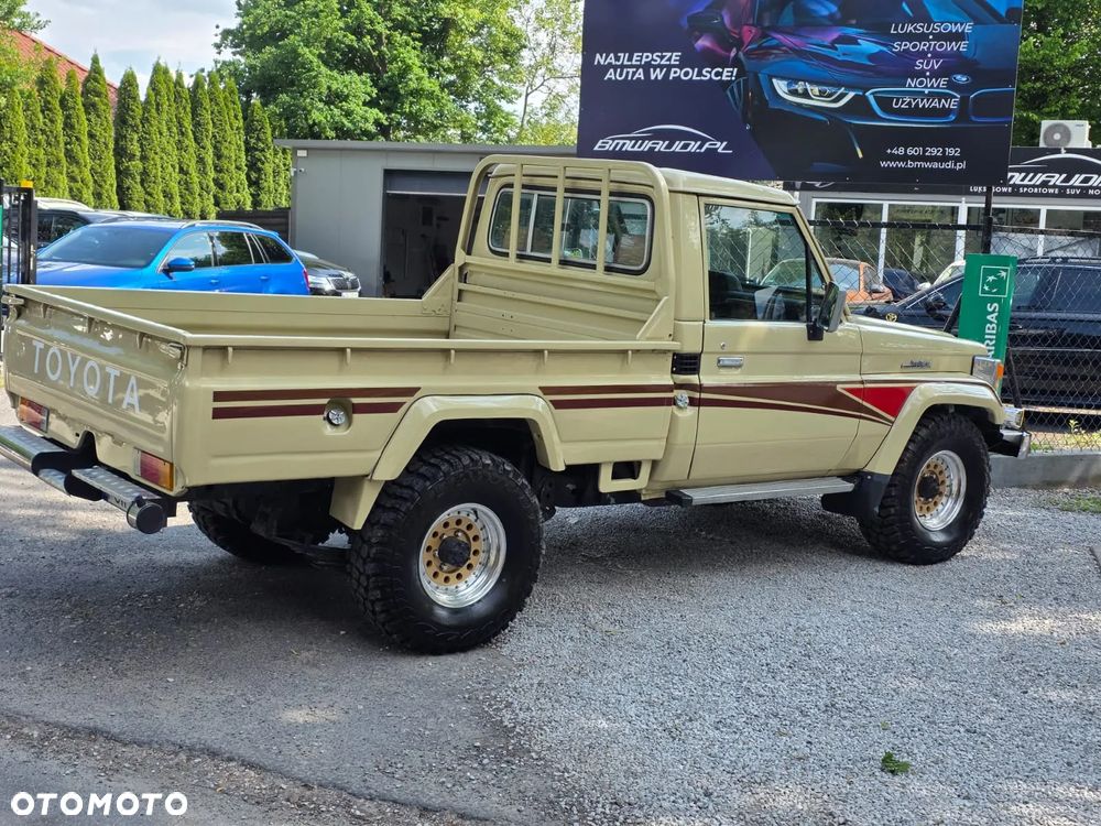 Toyota Land Cruiser - 7