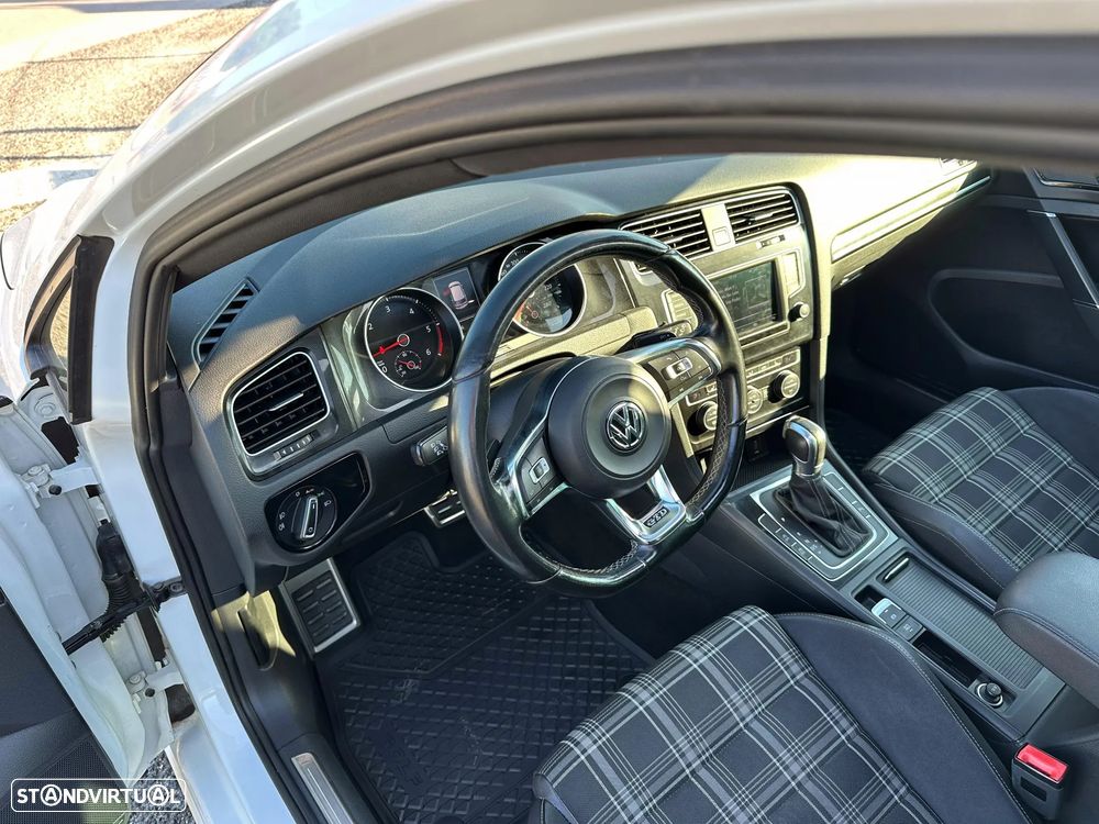VW Golf 2.0 TDi GTD DSG - 8