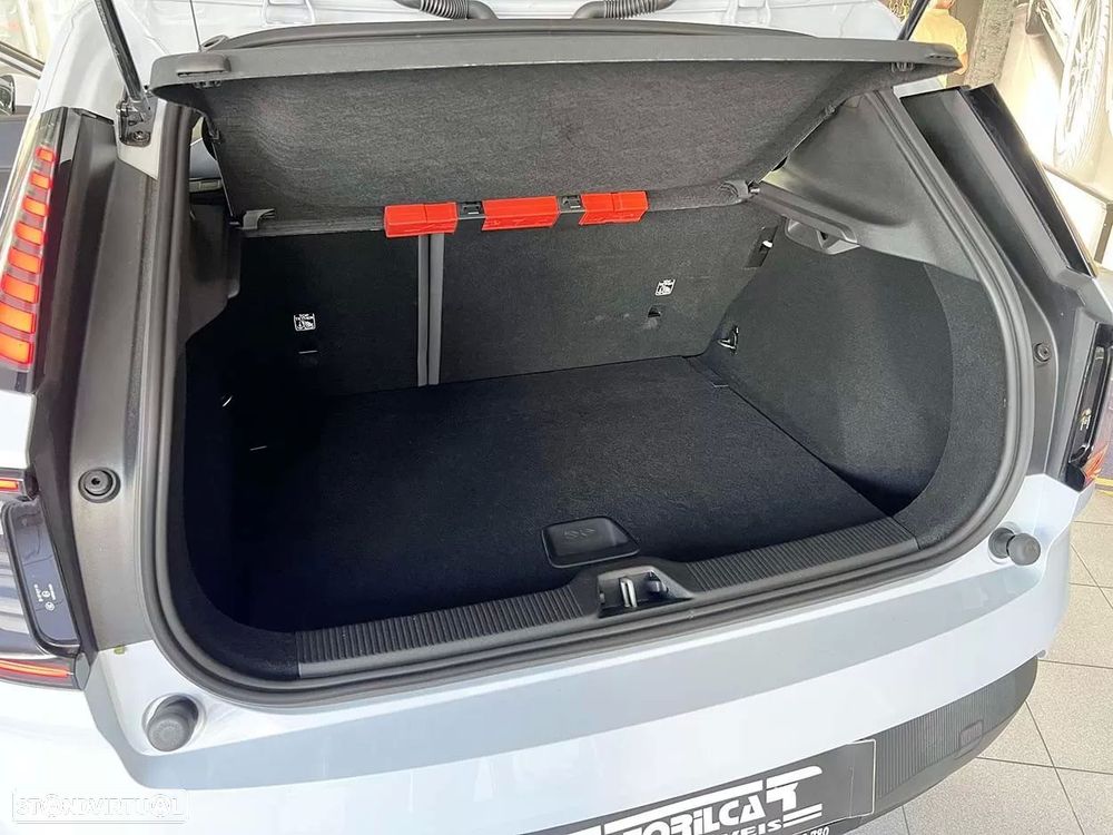 Volvo EX30 Single Motor Extended Range RWD Ultra - 25