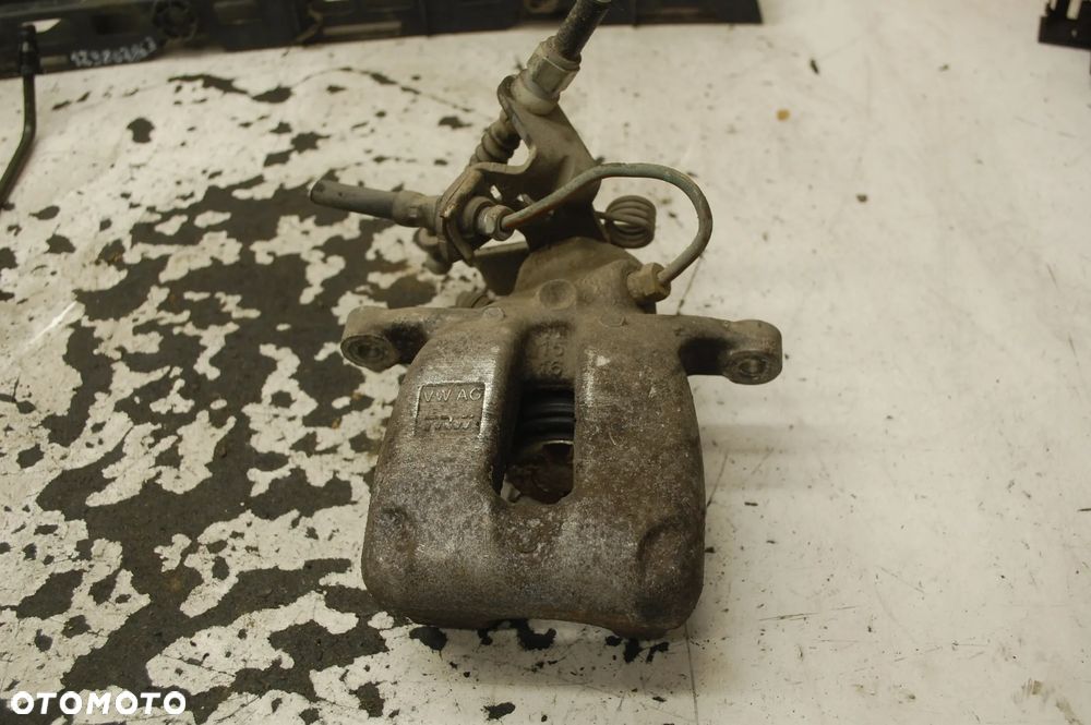 ZACISK HAMULCOWY PRAWY LUB LEWY TYŁ TYLNY SKODA SUPERB II 1.8 TSI SEAT ALTEA VW GOLF V AUDI TRW 518402 518221 - 6