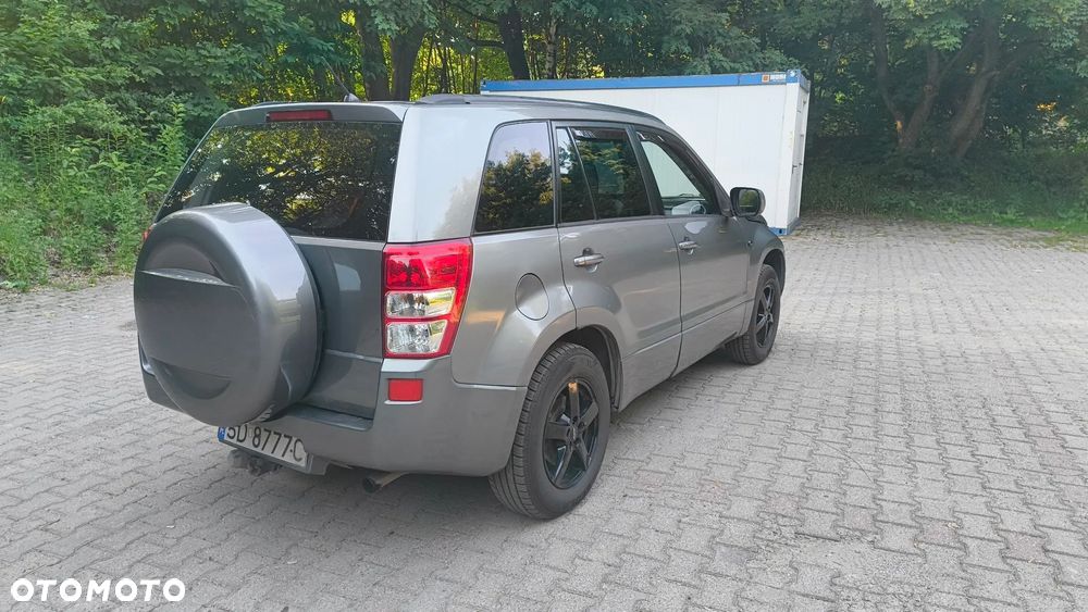 Suzuki Grand Vitara 2.0 - 9