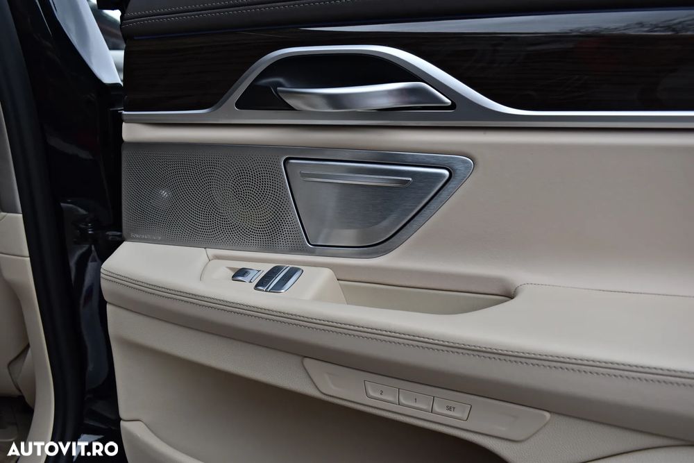 BMW Seria 7 745e - 23