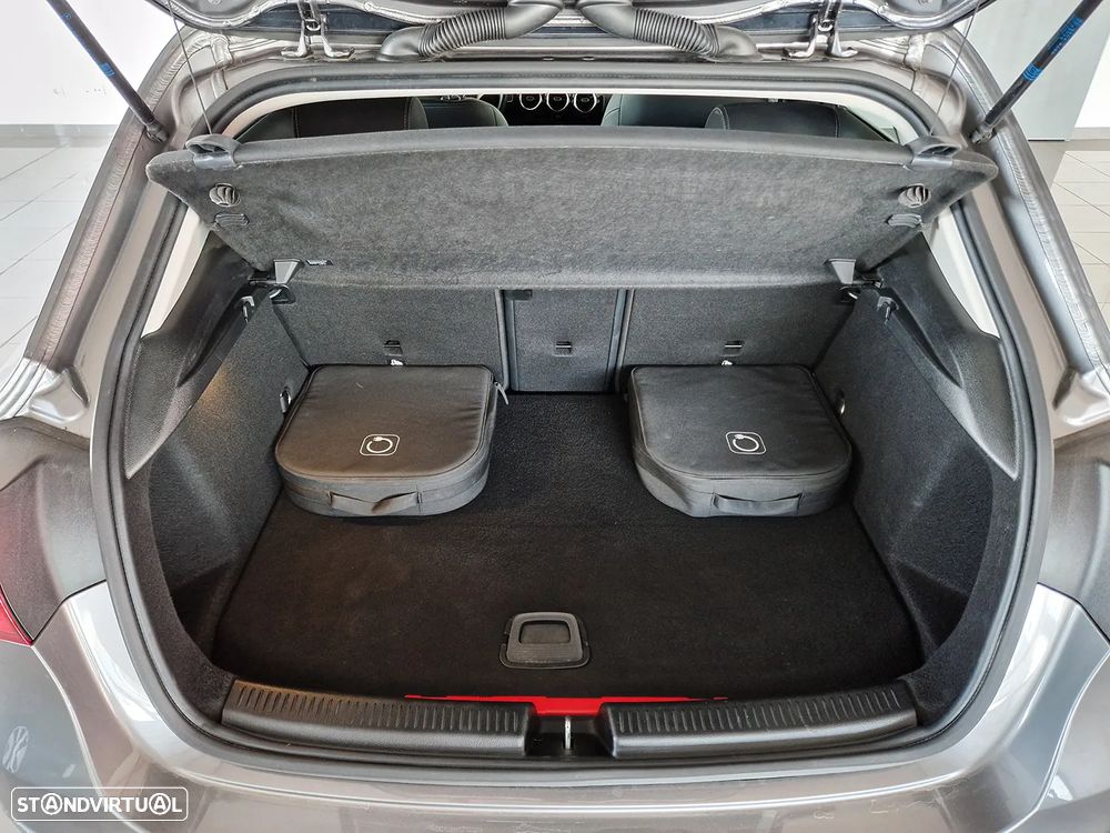 Mercedes-Benz A 250 e - 9