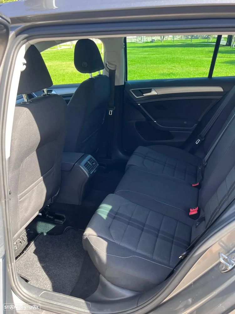 VW Golf Variant 1.6 TDi Highline DSG - 11