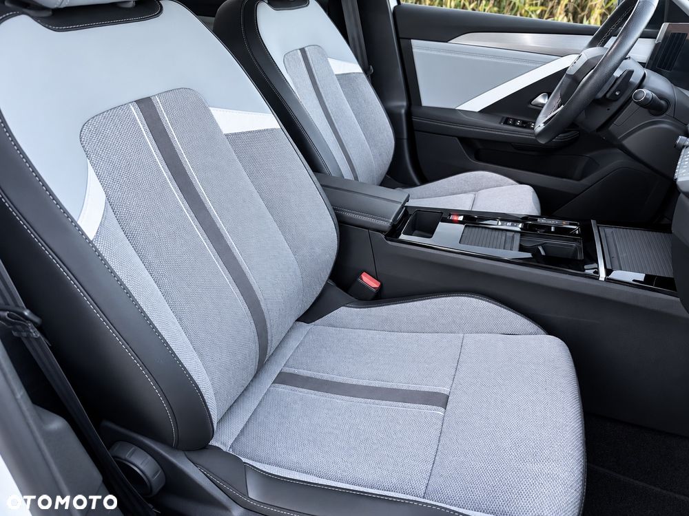 Opel Astra 1.5 D Automatik Business Elegance - 17