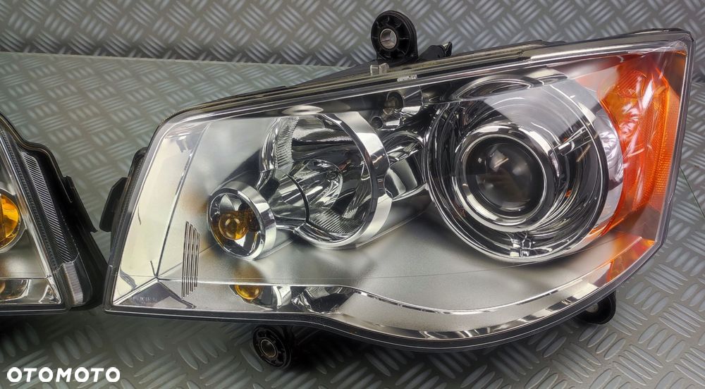 lampa prawa prawy lewy lewa przód przednia CHRYSLER TOWN & COUNTRY 5 XENON - 5