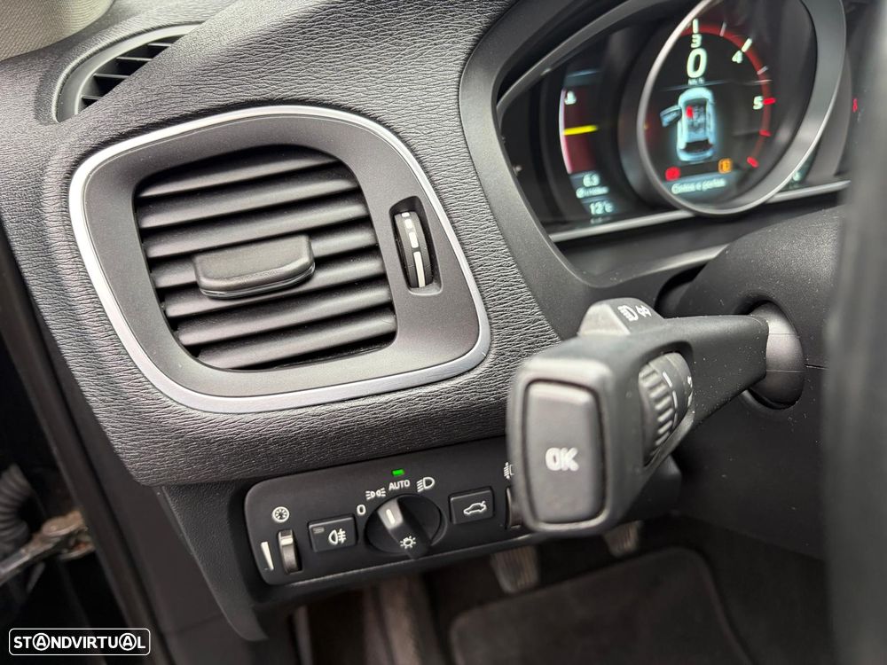 Volvo V40 Cross Country D2 Momentum - 38