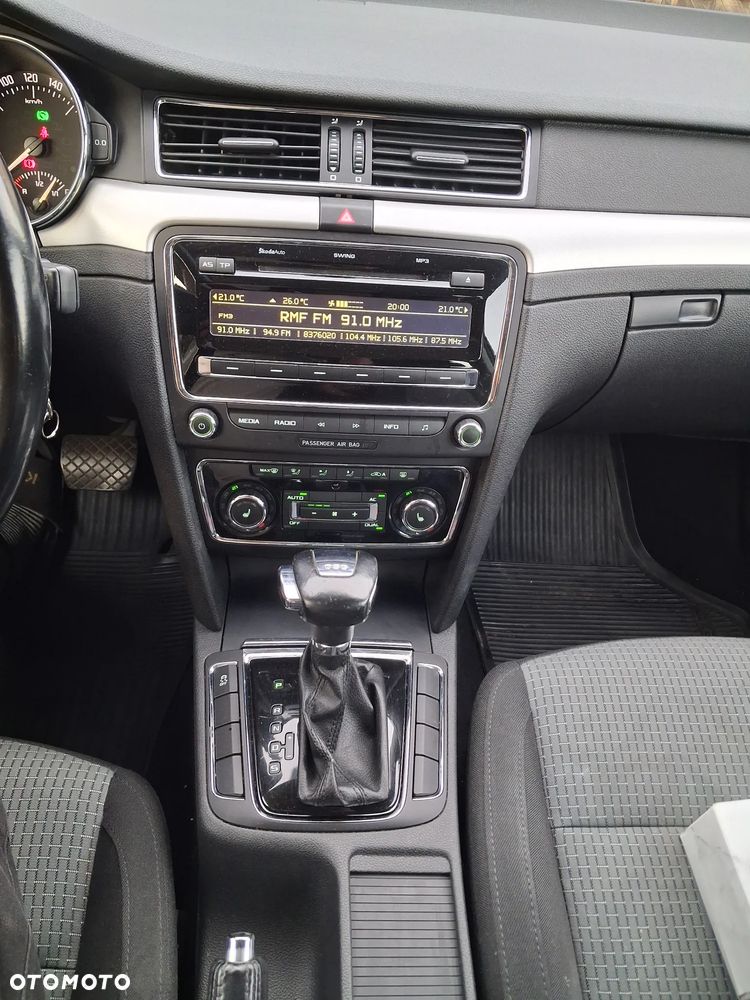 Skoda Superb 2.0 TDI Comfort DSG - 8