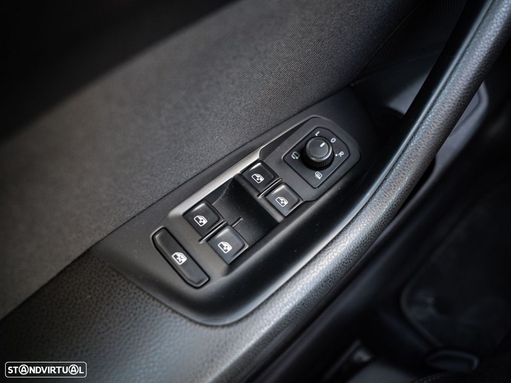 VW Passat Variant 2.0 TDI Confortline DSG - 36
