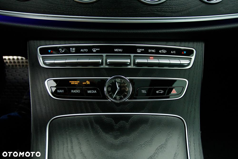 Mercedes-Benz Klasa E 220 d 4-Matic 9G-TRONIC - 13