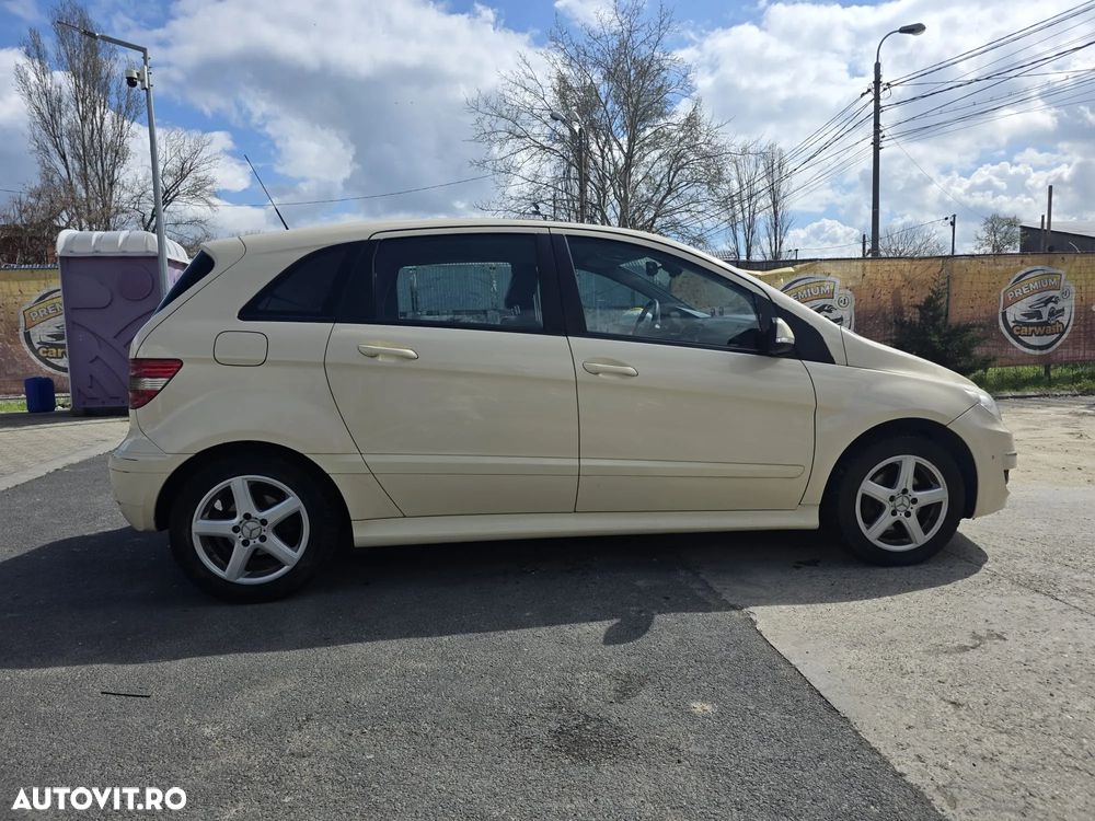 Mercedes-Benz B 180 - 12