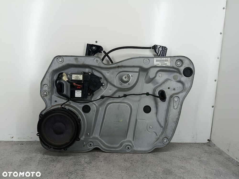 PODNOŚNIK SZYBY PRAWY PRZÓD  VW TOURAN I 1T0837756L  1T0959702  1K0959792C - 1