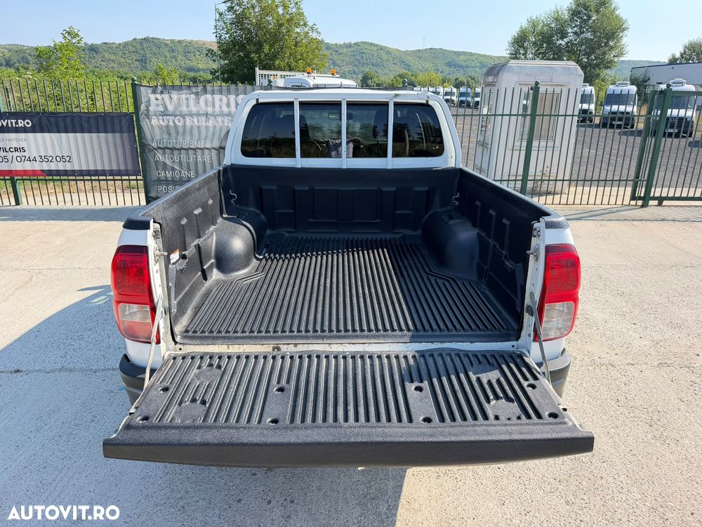 Toyota Hilux 2.4D 150CP 4x4 Double Cab 6MT Style - 10