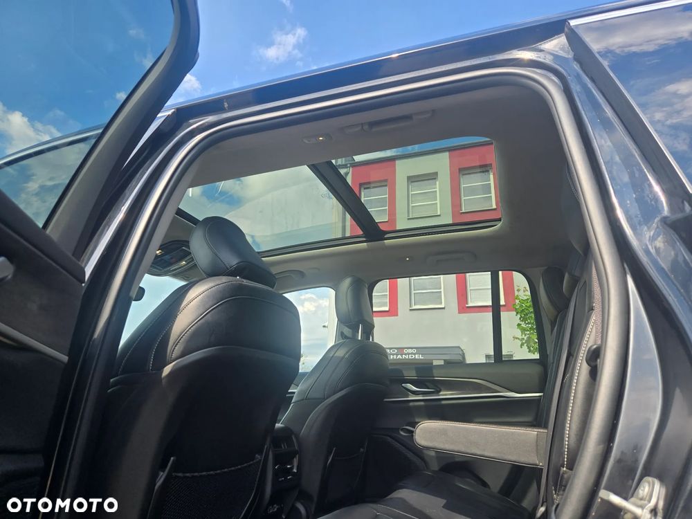 Jeep Grand Cherokee - 21