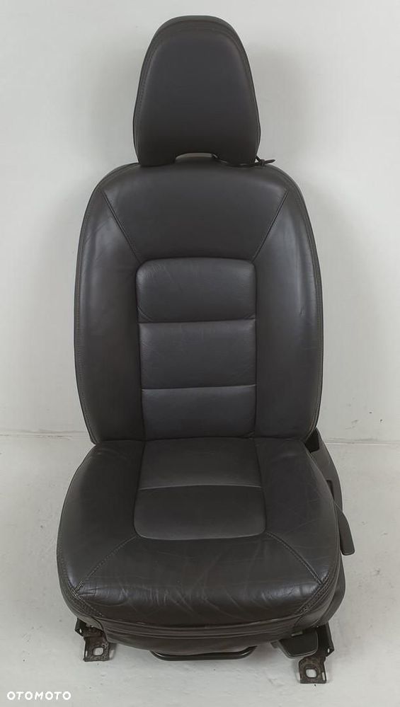 FOTEL KIEROWCY LEWY PRZÓD GRZANY VOLVO XC70 II EUR - 1
