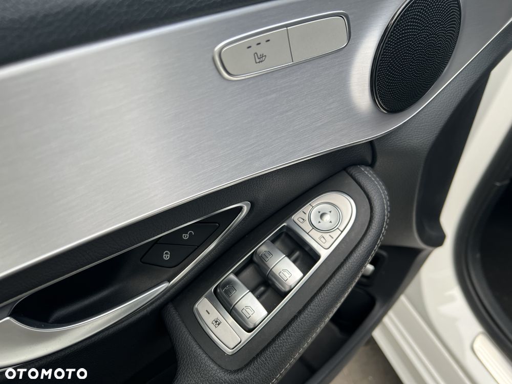 Mercedes-Benz Klasa C 180 9G-TRONIC AMG Line - 26