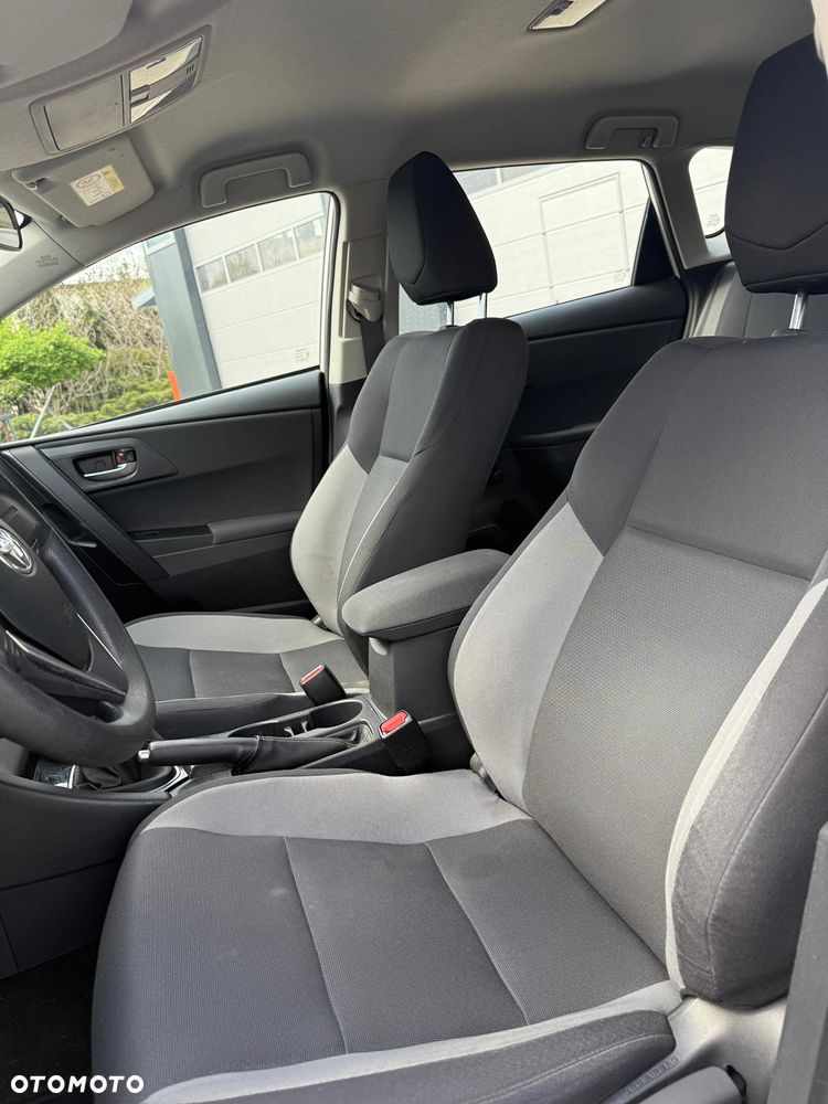Toyota Auris - 10
