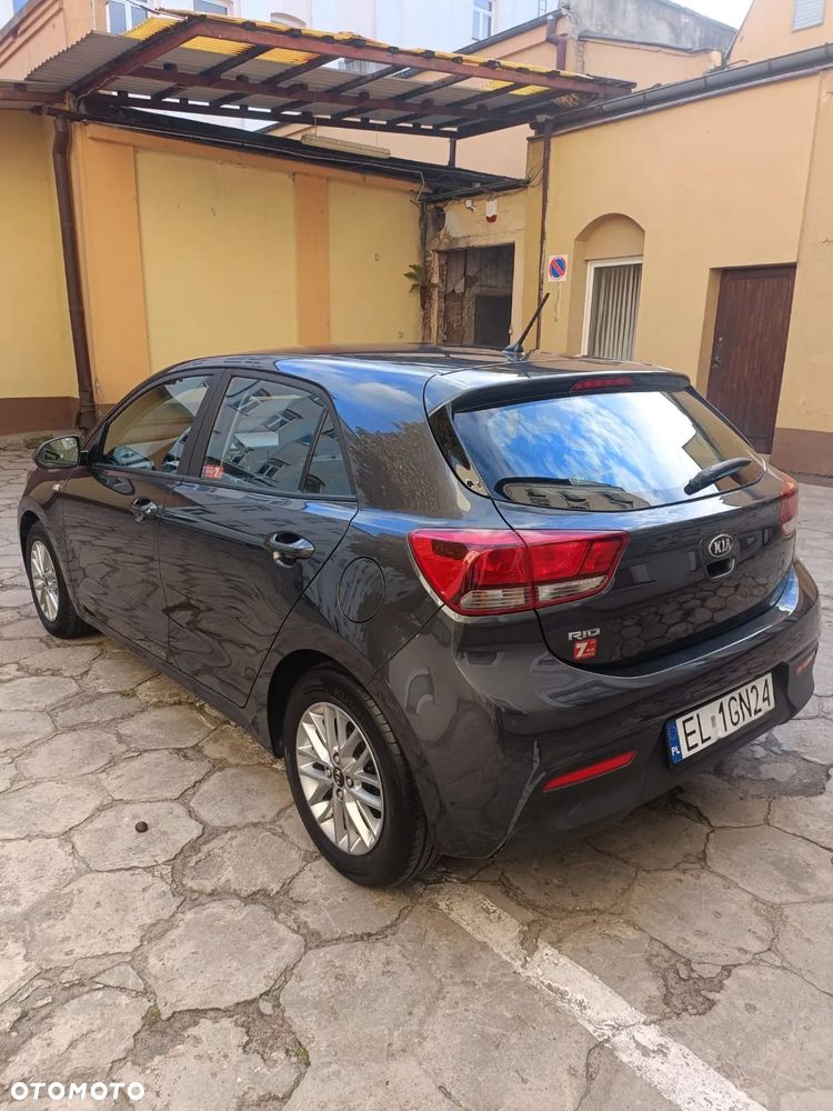 Kia Rio 1.4 L - 4