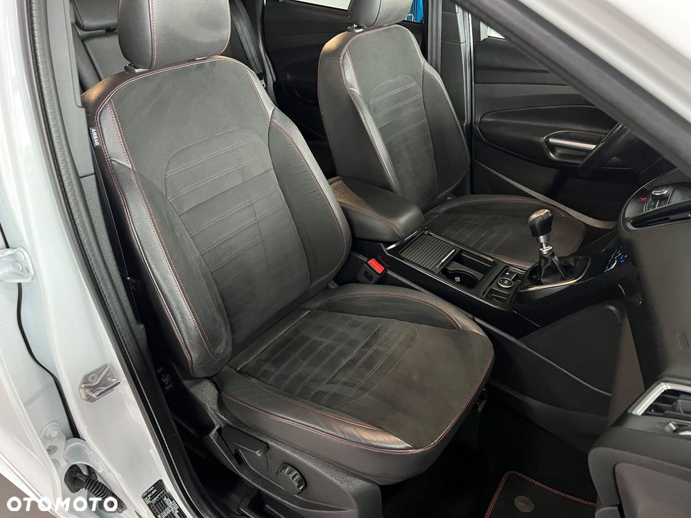 Ford Kuga 2.0 TDCi 4x2 ST-Line - 37