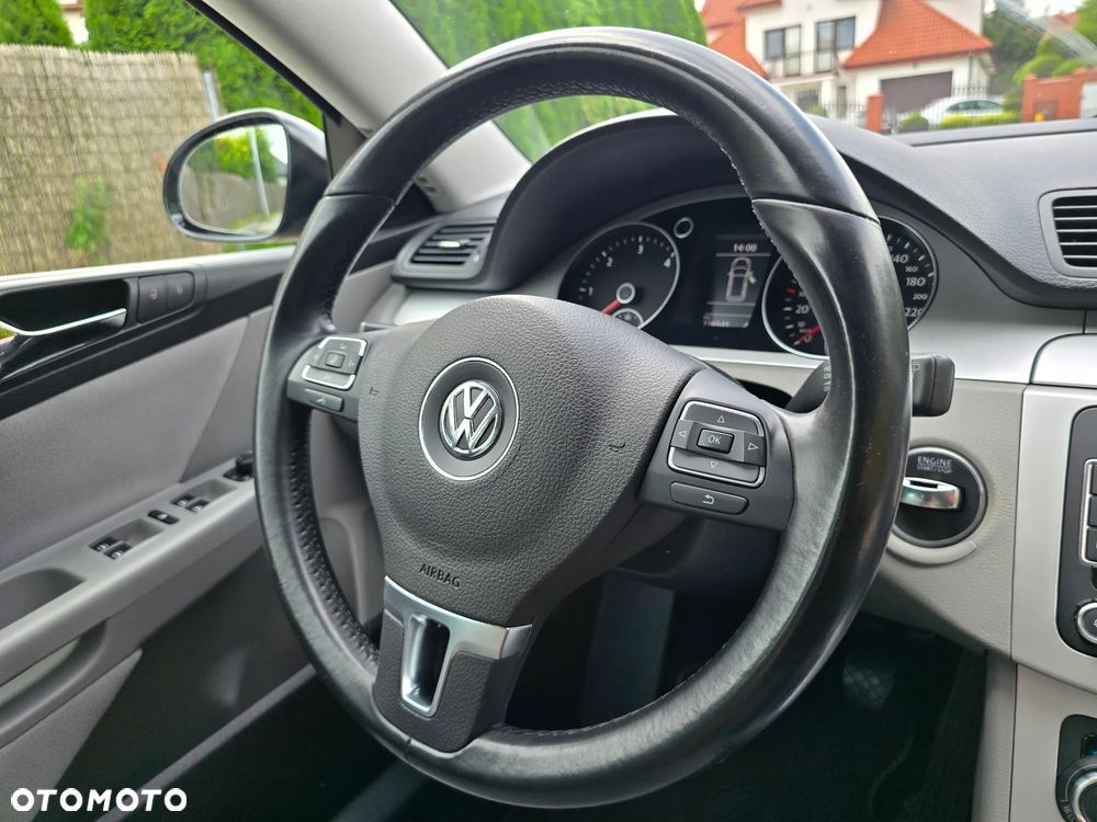 Volkswagen Passat 2.0 TDI DPF BlueMotion Technology Sportline - 31