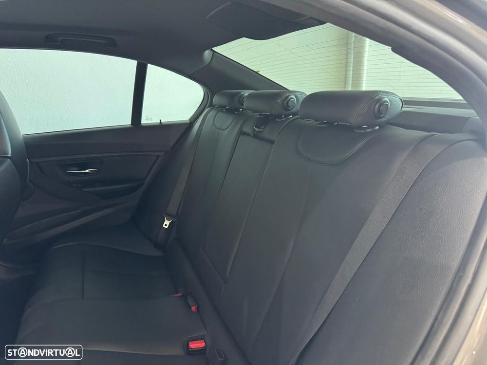 BMW 335 i Auto Pack M - 13