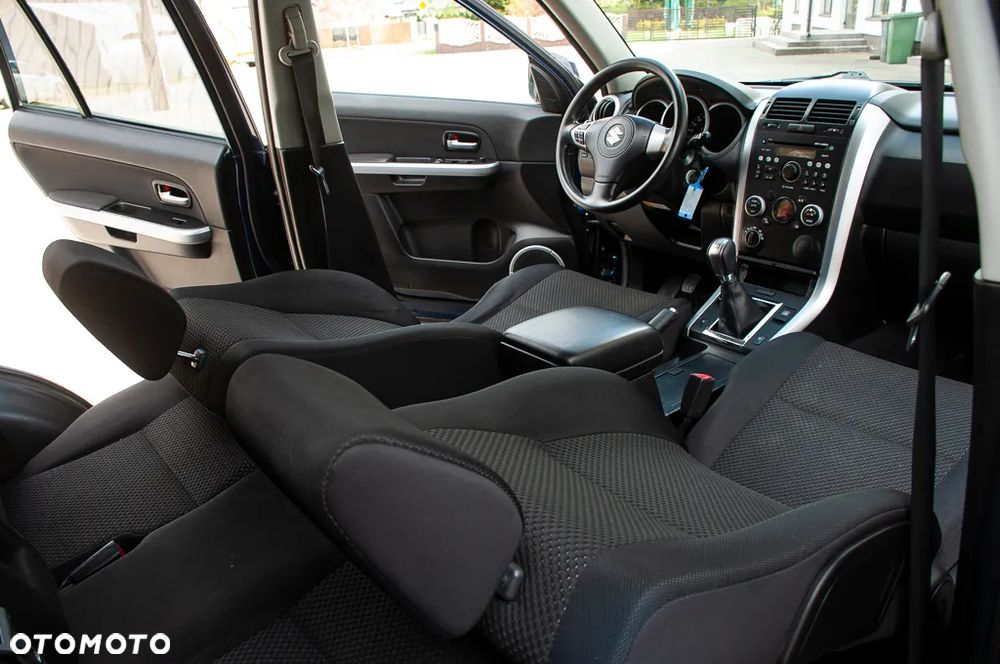Suzuki Grand Vitara 2.0 Comfort + - 11