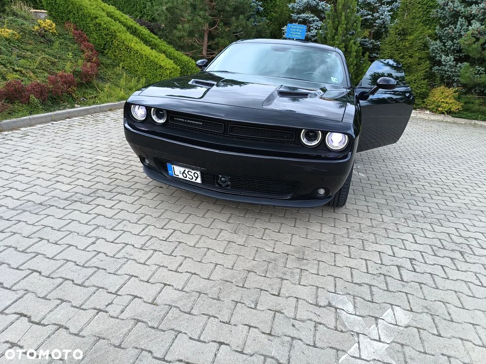 Dodge Challenger - 12