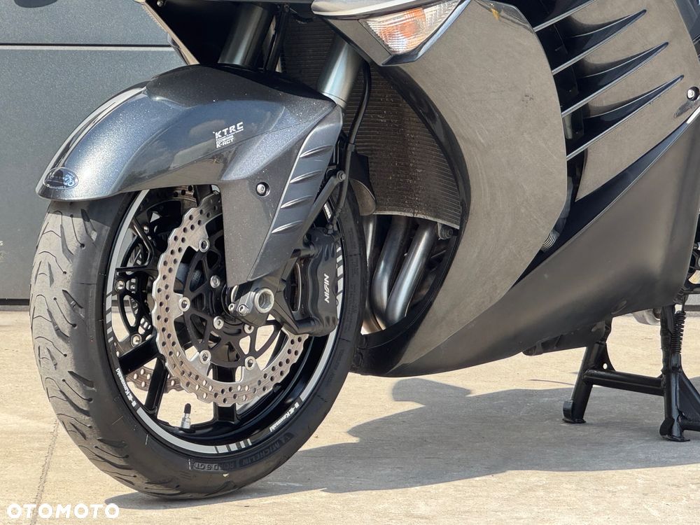 Kawasaki GTR - 24