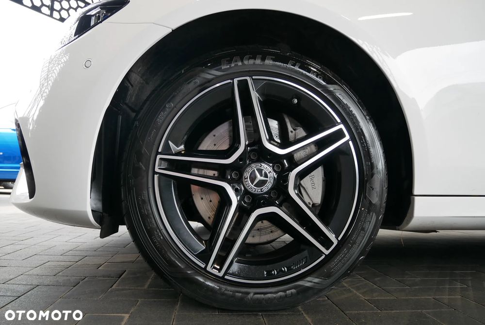 Mercedes-Benz Klasa E 220 d 4Matic 9G-TRONIC AMG Line - 38