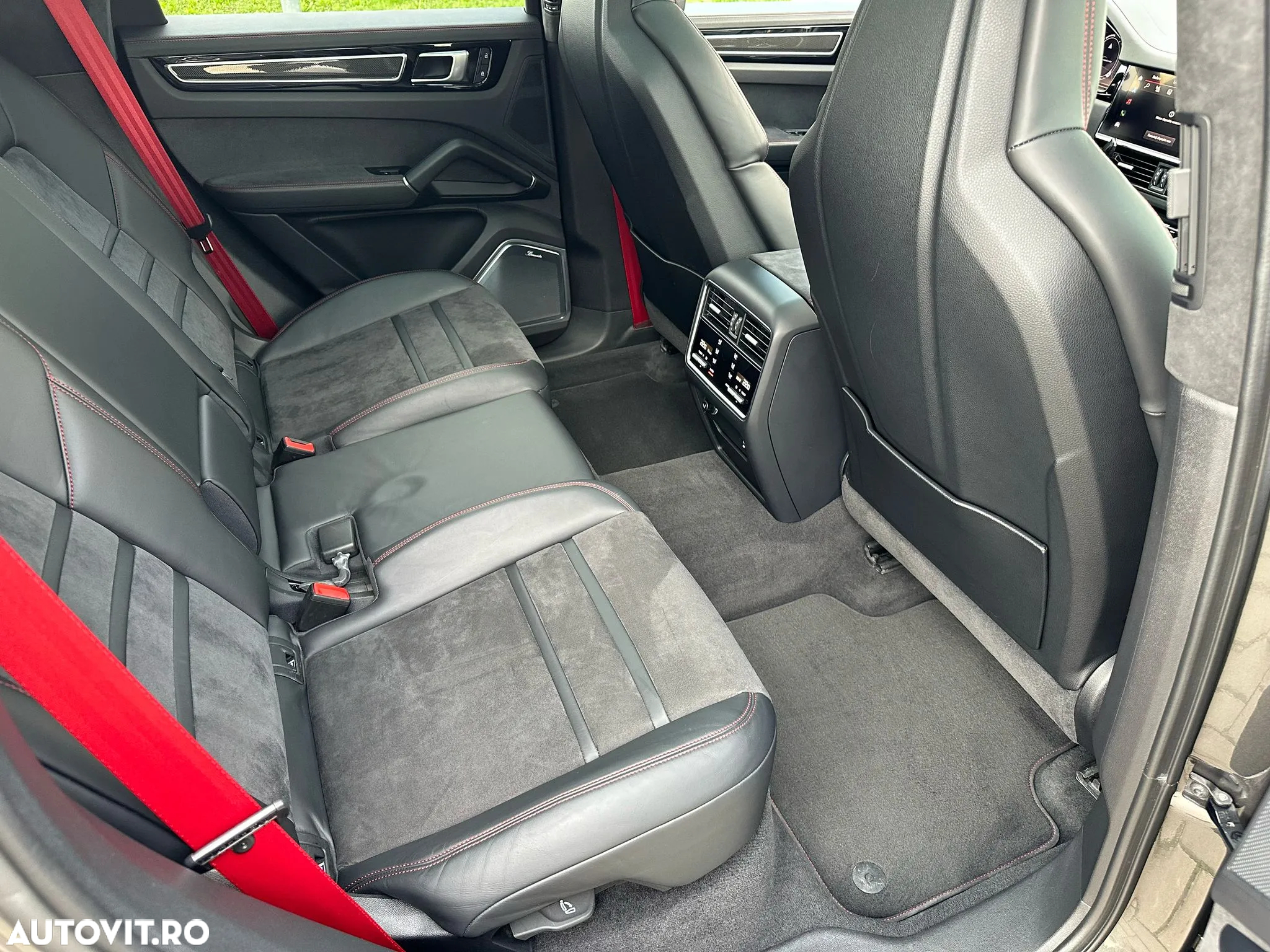 Porsche Cayenne - 24