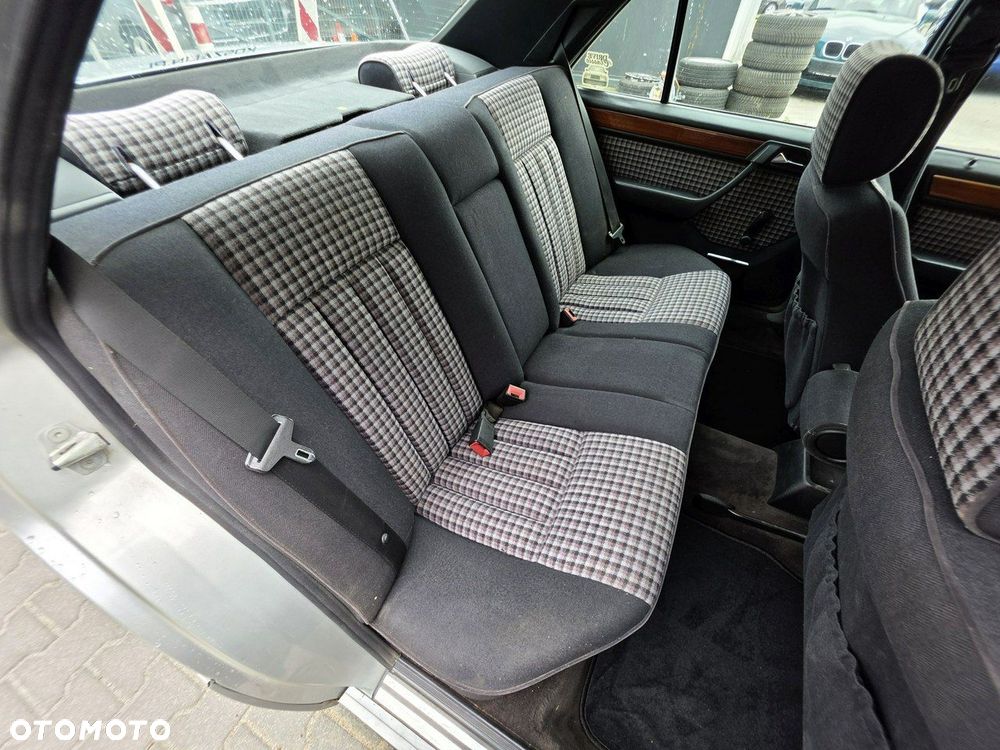 Mercedes-Benz W124 (1984-1993) - 23
