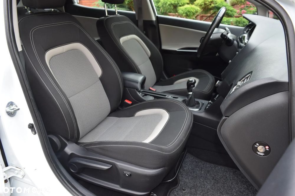 Kia Ceed 1.4 CVVT Dream Team Edition - 10